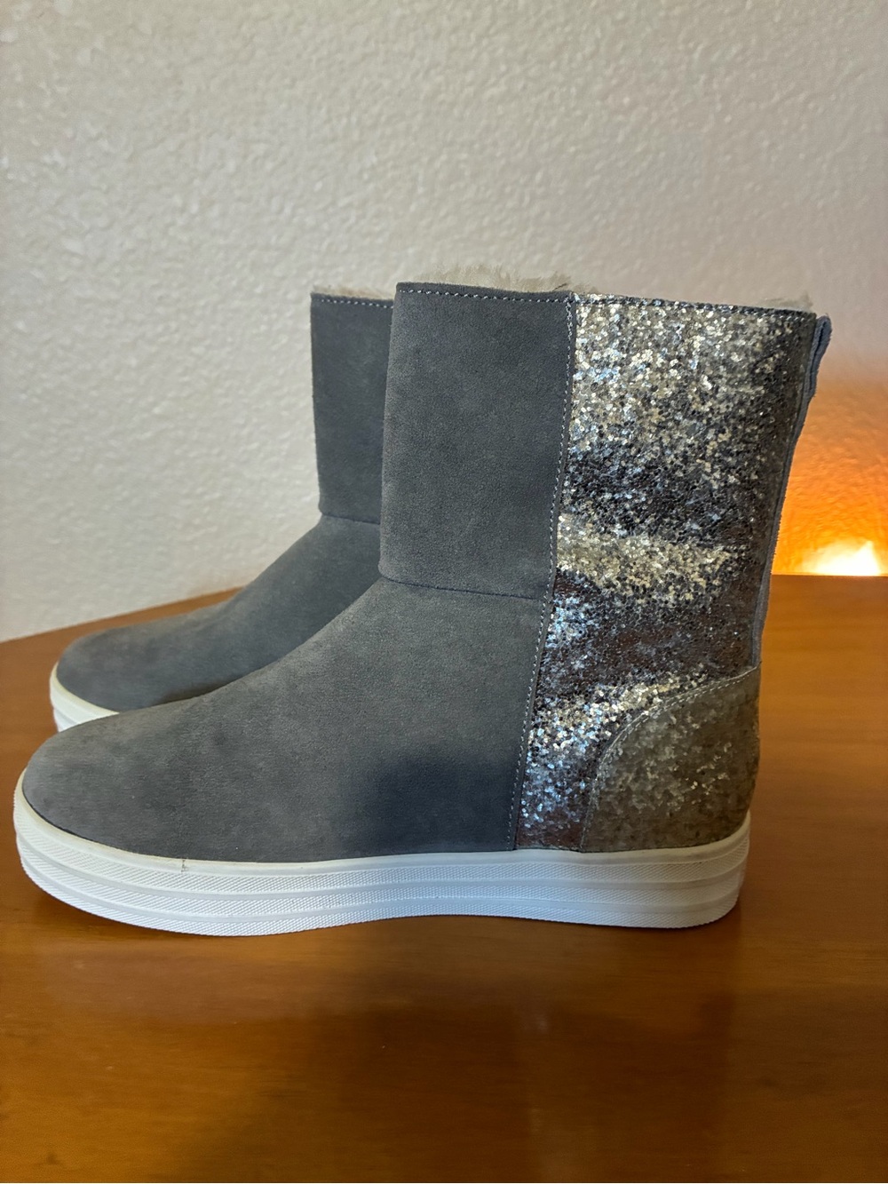 Skechers brand new Gray Suede leather Ankle Heeled Boots with White Platform Sol - Picture 2 of 6